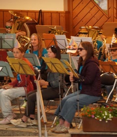 Musikantinnen und Musikanten im Jugendorchester